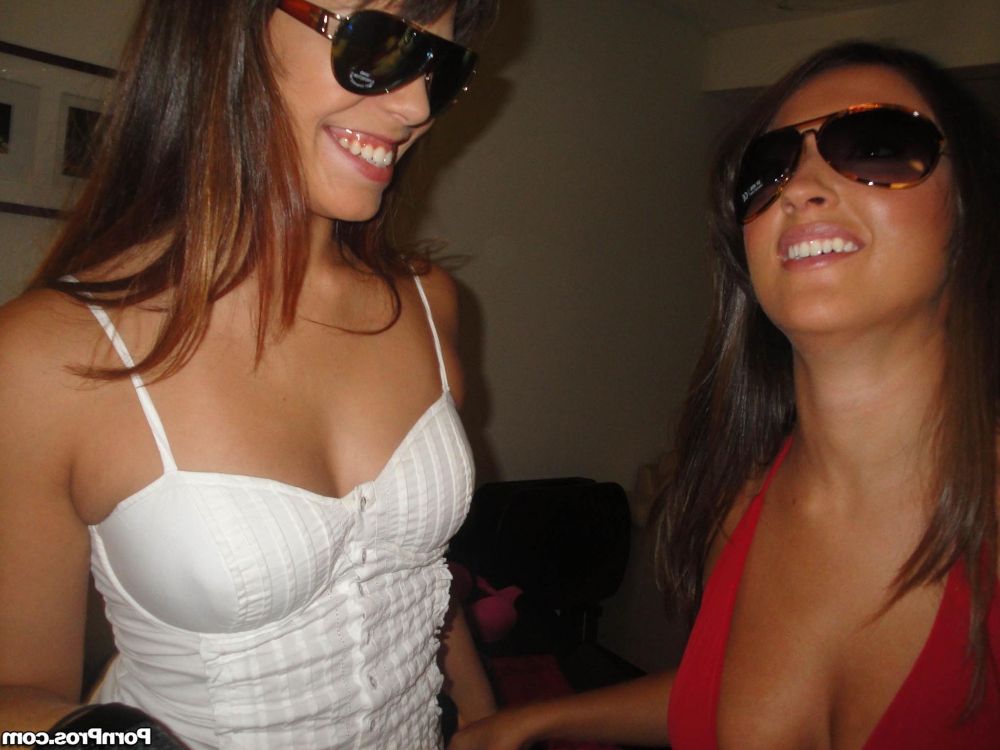 20P Teen girlfriends fuck one guy