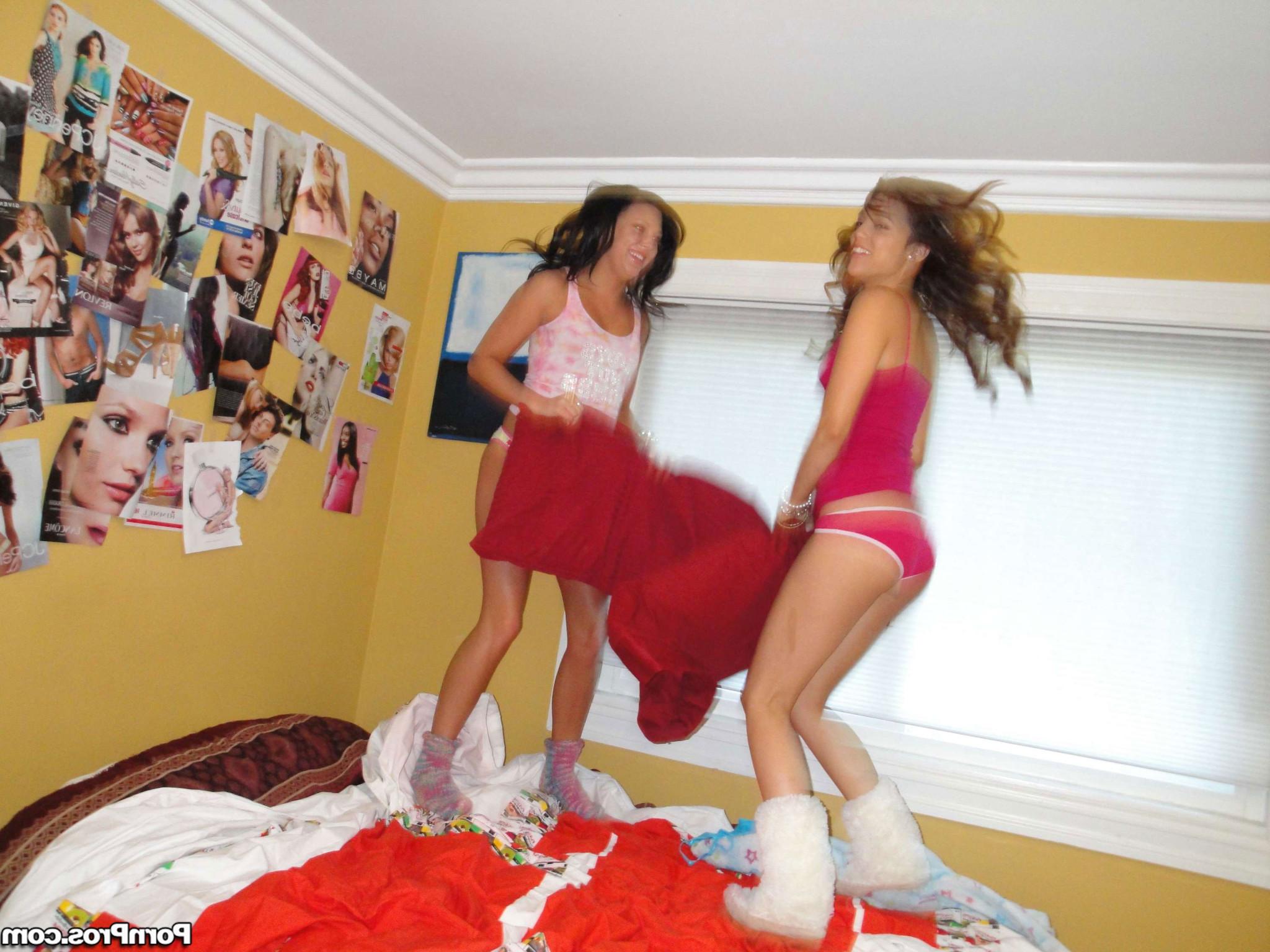 20P Teen girlfriends fuck one guy