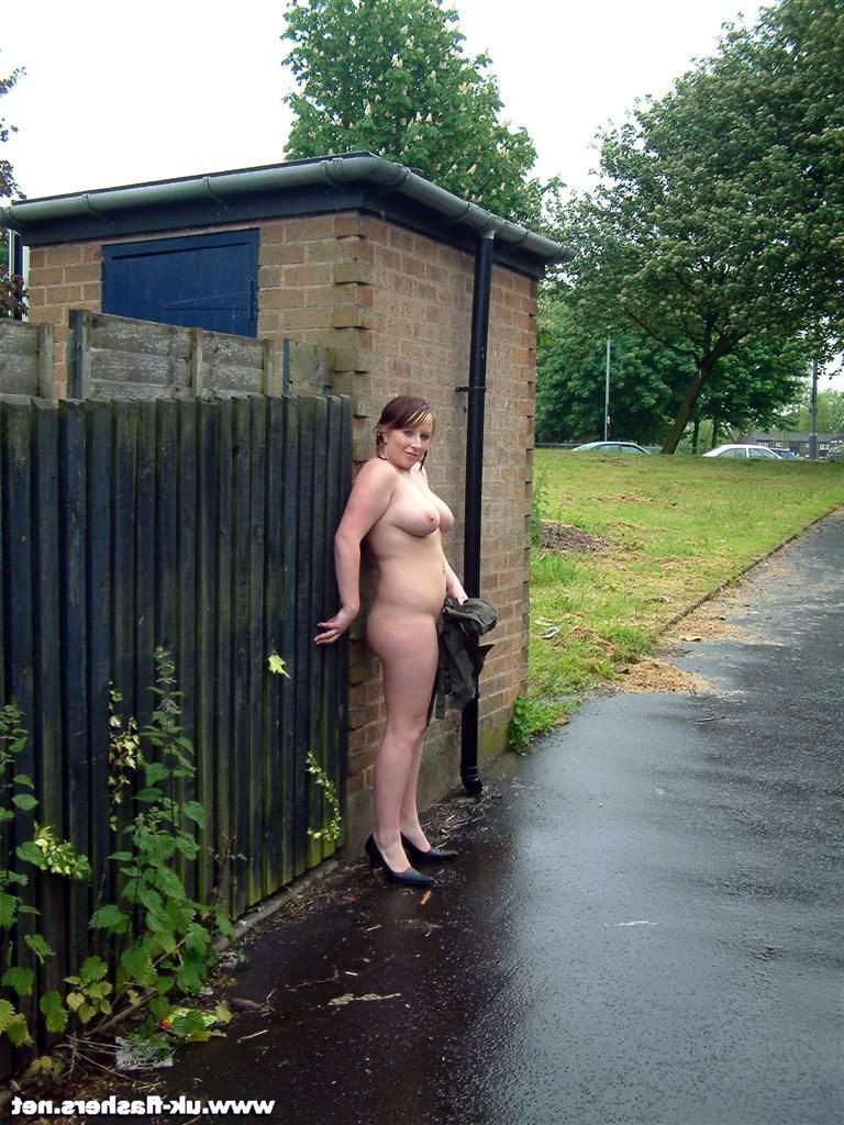 16P Busty amateur flasher Gemma nude in public