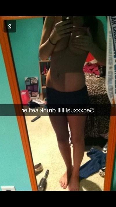 14P Hot amateur college girls enjoy showing off when drunk