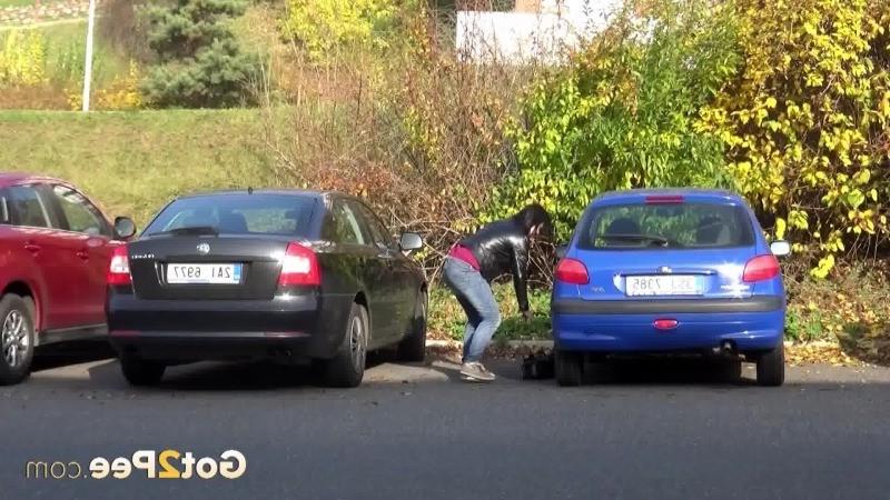 15P Shy girl needs to pee next to a busy road