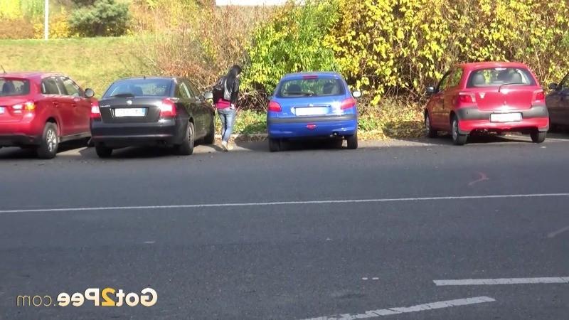 15P Shy girl needs to pee next to a busy road