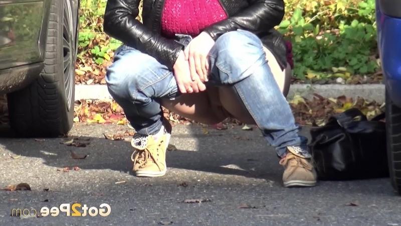15P Shy girl needs to pee next to a busy road