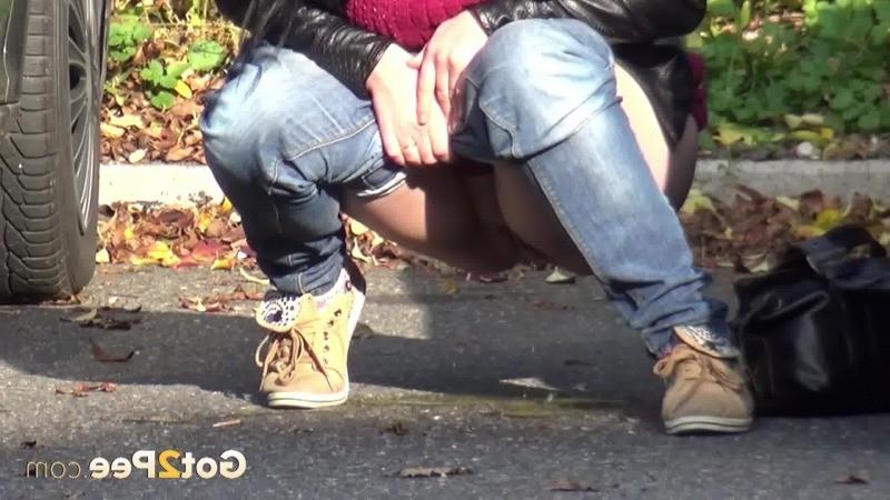 15P Shy girl needs to pee next to a busy road