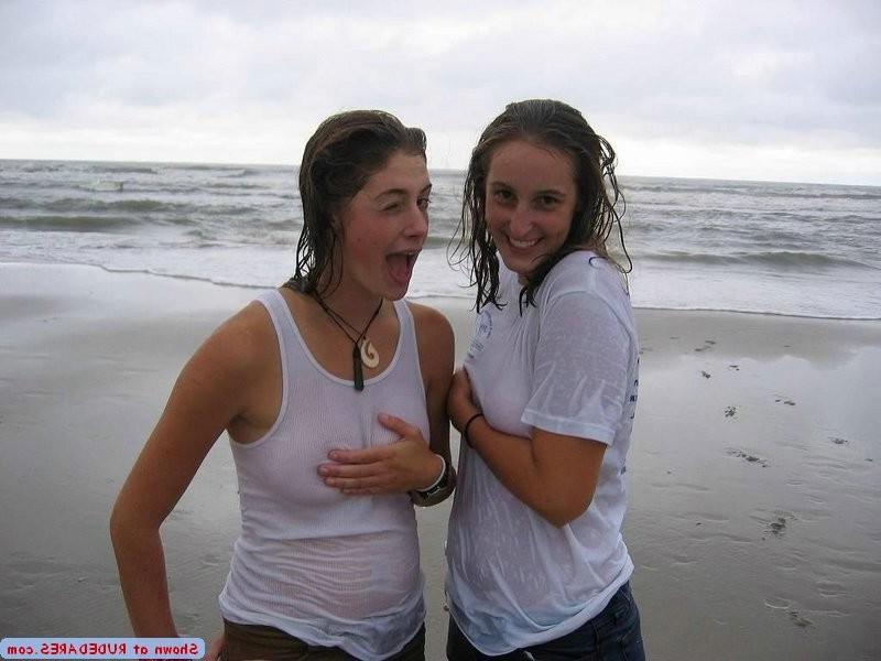 15P Amateur girls discovered naked