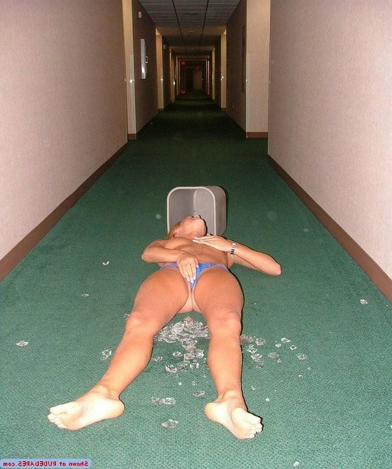 15P Amateur girls discovered naked