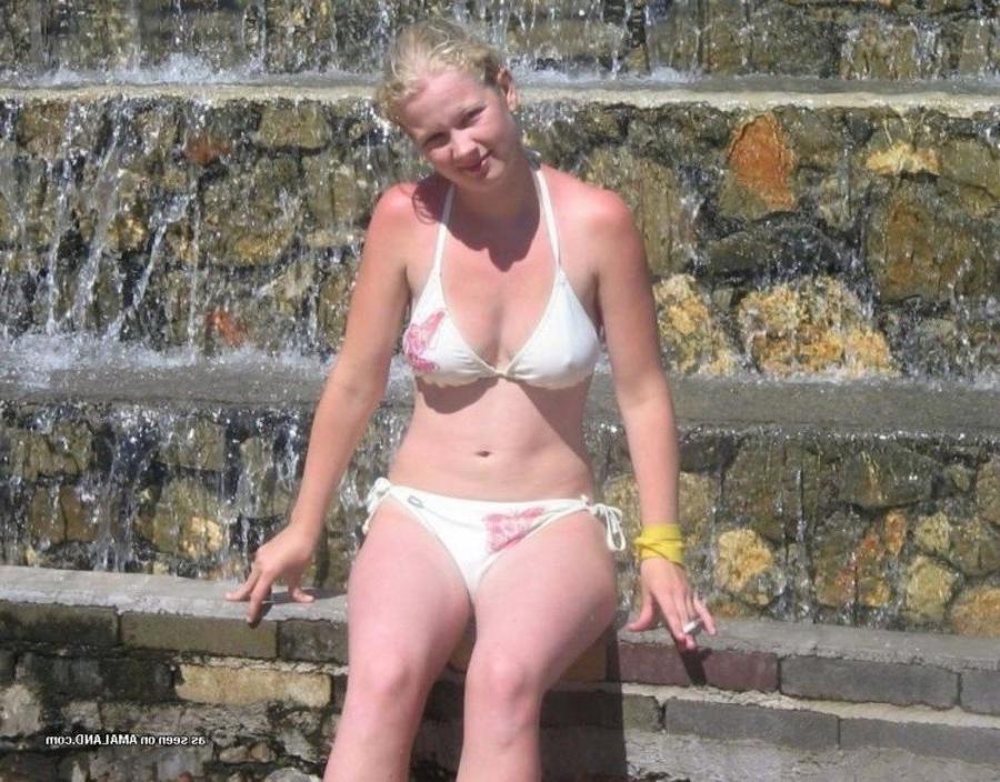 12P Compilation of sexy amateur chicks posing outdoors