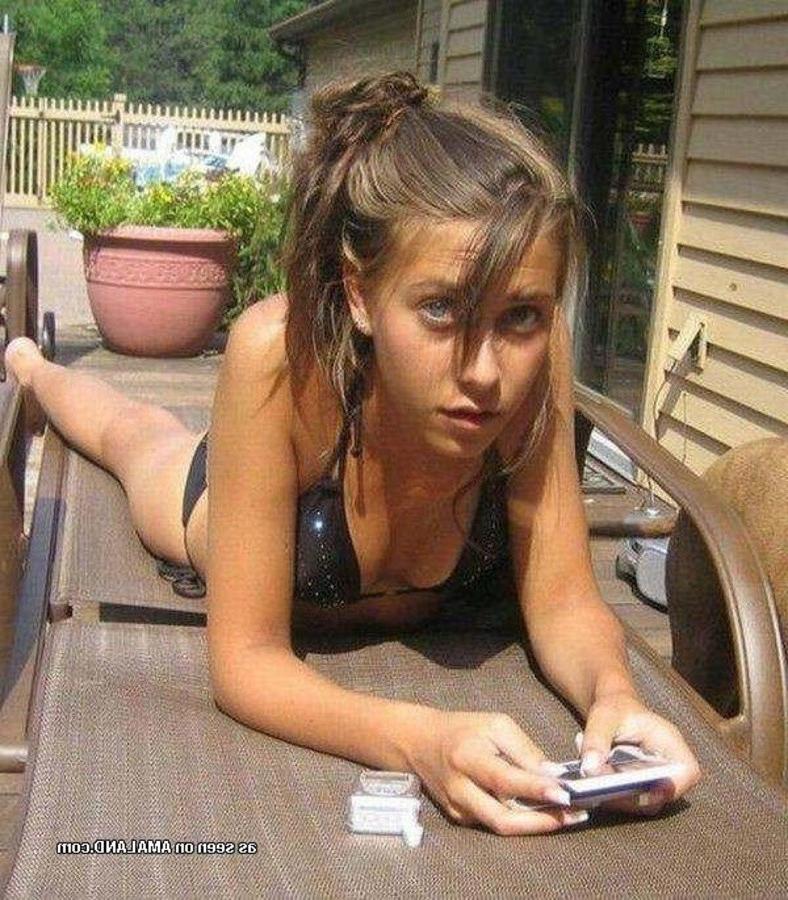 12P Compilation of sexy amateur chicks posing outdoors