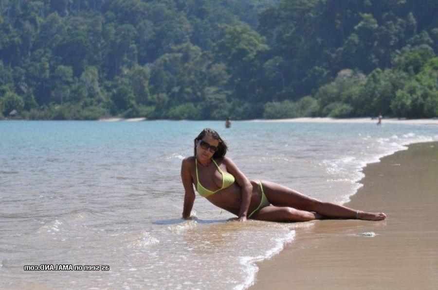 12P Compilation of sexy amateur girlfriends posing outdoors