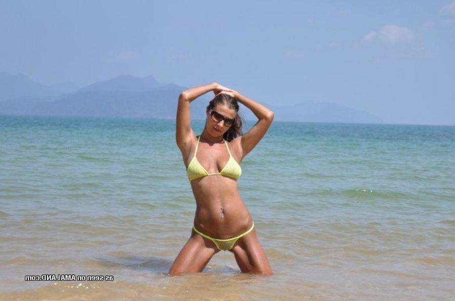 12P Compilation of sexy amateur girlfriends posing outdoors
