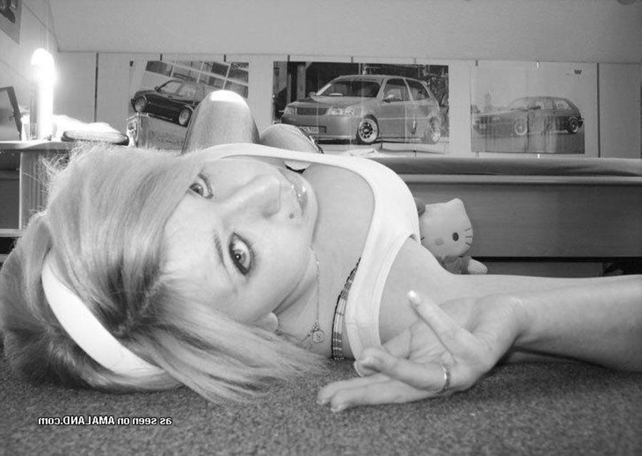 11P Picture compilation of a cocksucking amateur gothic babe