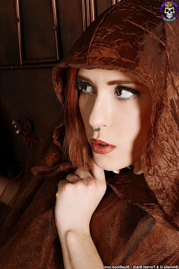 15P Hot Steampunk Rogue Anastassia Bear in Slick Latex Panties