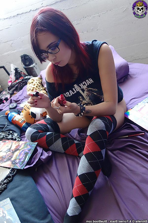 15P Hot Busty Nerd Girl Reads Comic Naked