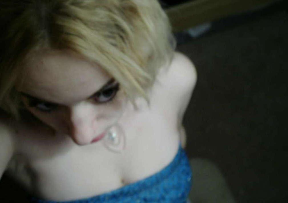 10P Pictures of a busty amateur scene babe