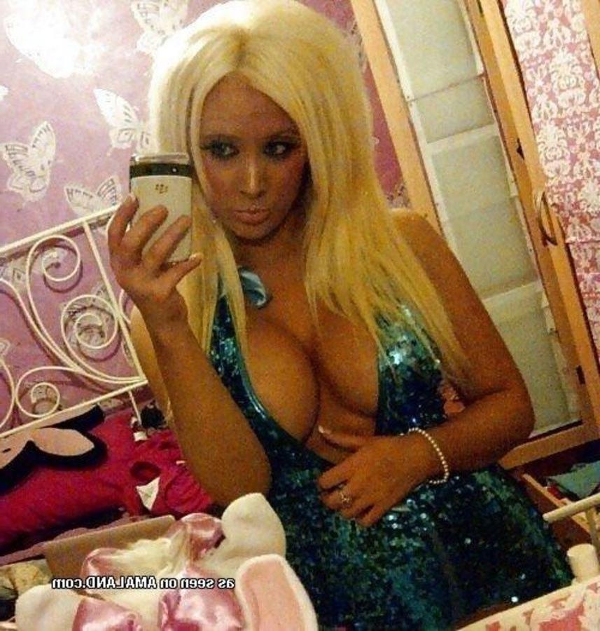 10P Busty amateur girlfriends displaying their big breasts
