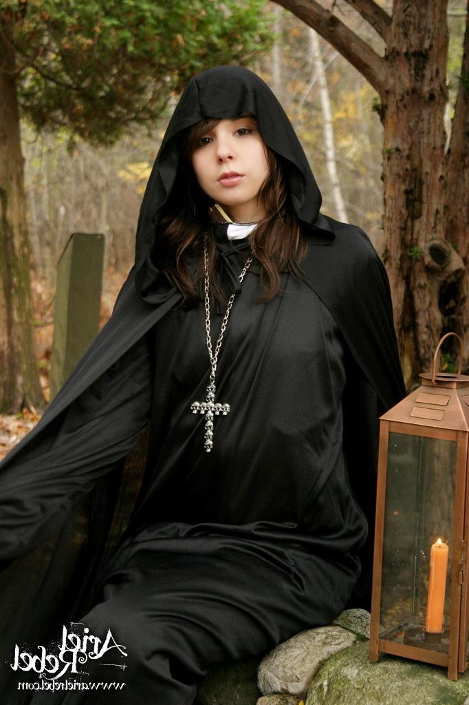 15P Kinky witch teen for Halloween