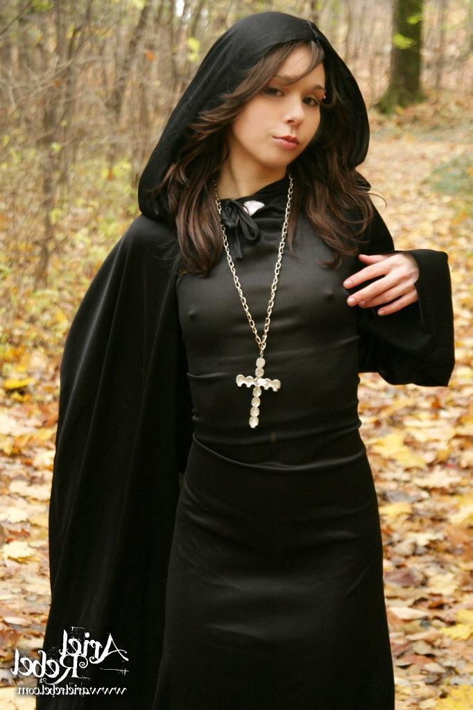 15P Kinky witch teen for Halloween