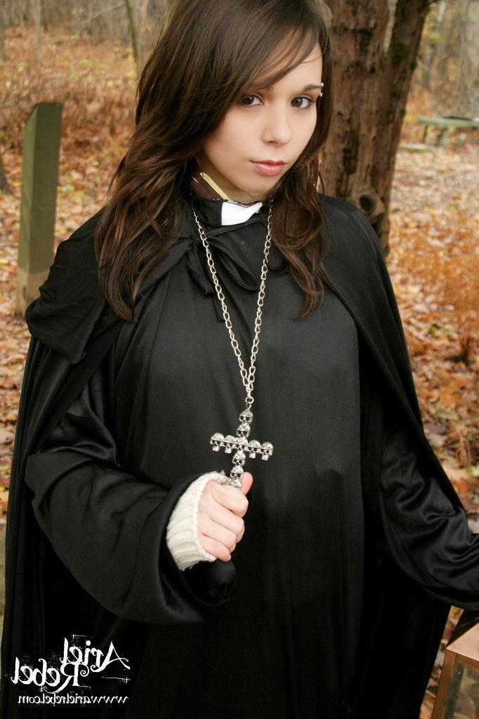 15P Kinky witch teen for Halloween