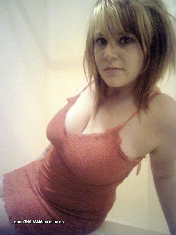 10P Compilation of sexy alternative chicks posing in selfpics