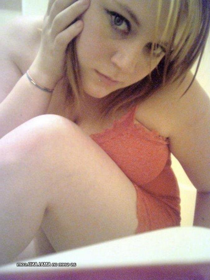 10P Compilation of sexy alternative chicks posing in selfpics