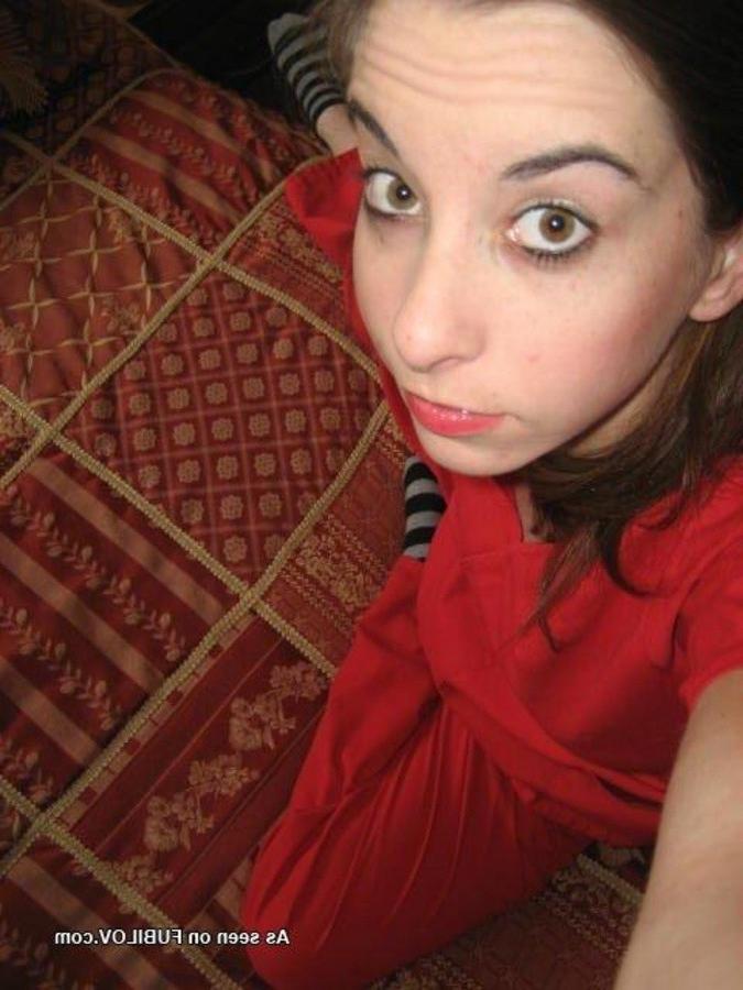 9P Picture compilation of an amateur skinny GF selfshooting