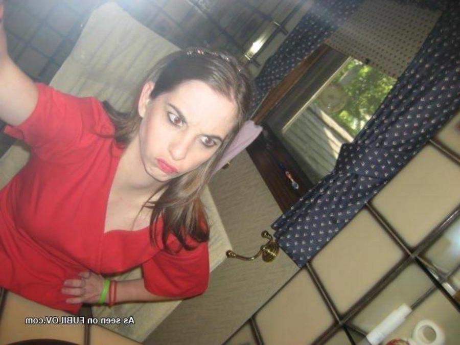 9P Picture compilation of an amateur skinny GF selfshooting