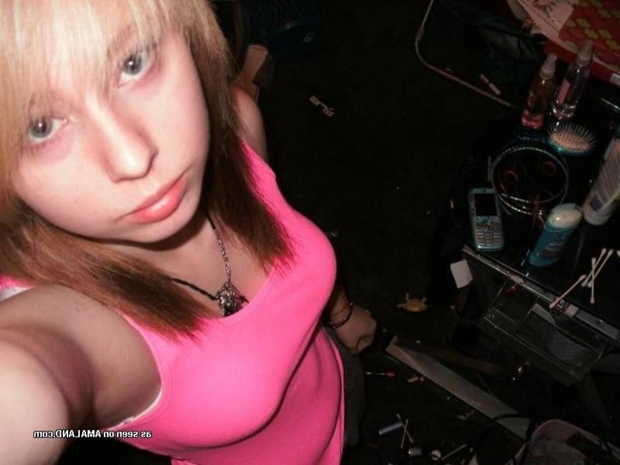 10P Compilation of a horny emo girlfriend camwhoring in the nude