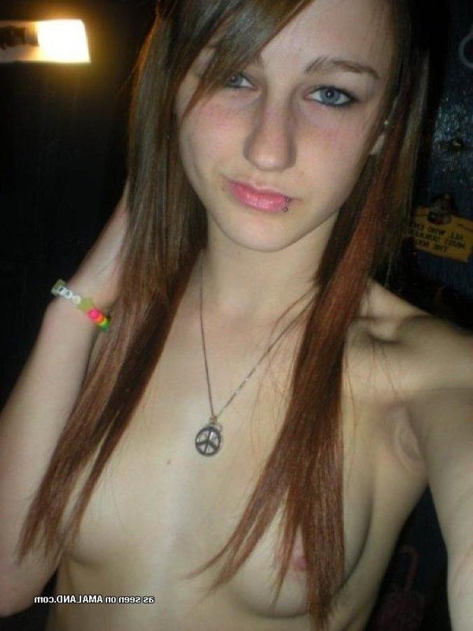 10P Compilation of amateur scene chicks posing sexy on cam