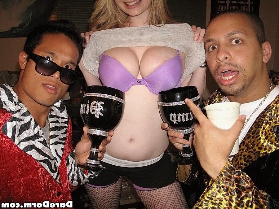16P College coeds dorm party