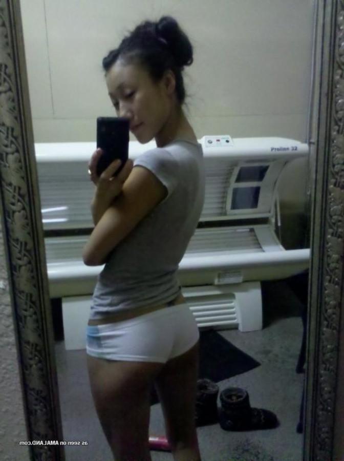 10P Compilation of a sexy Korean chick camwhoring in her room