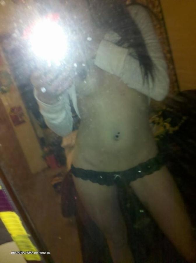 10P Compilation of a sexy Korean chick camwhoring in her room