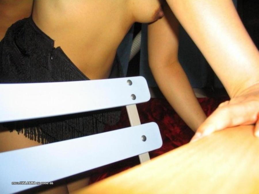 10P Zusammenstellung einer asiatischen Schlampe, die in einem kurzen Rock neckt