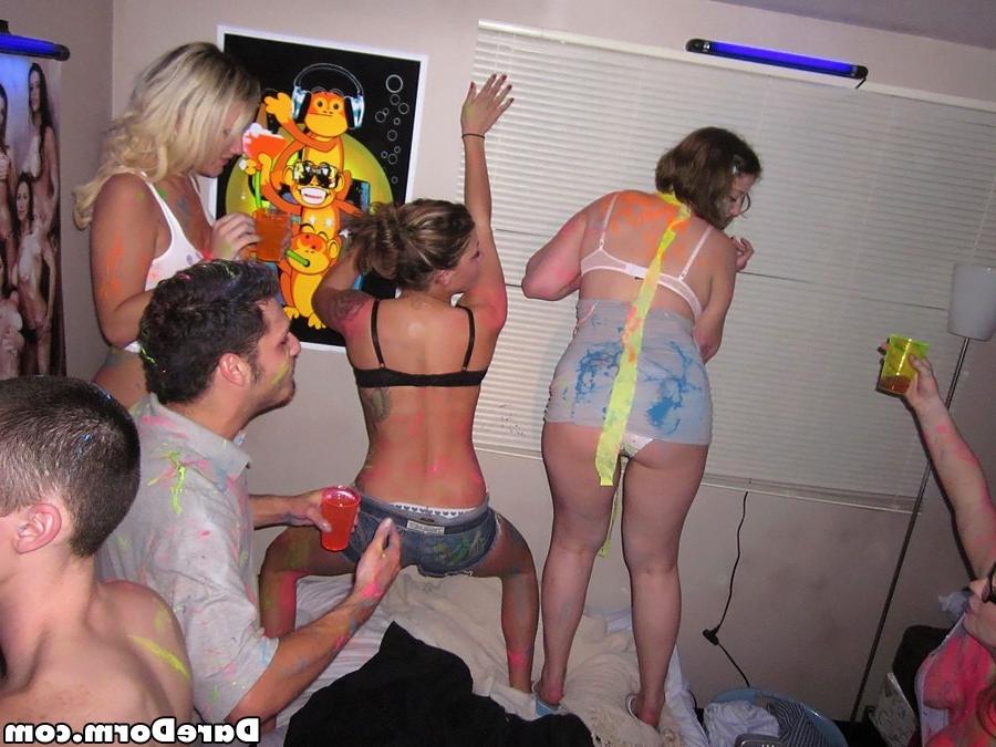 16P College coeds dorm party