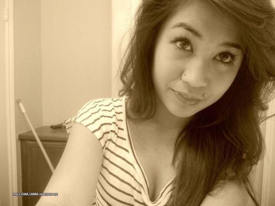 10P Collection of an amateur Vietnamese chick camwhoring