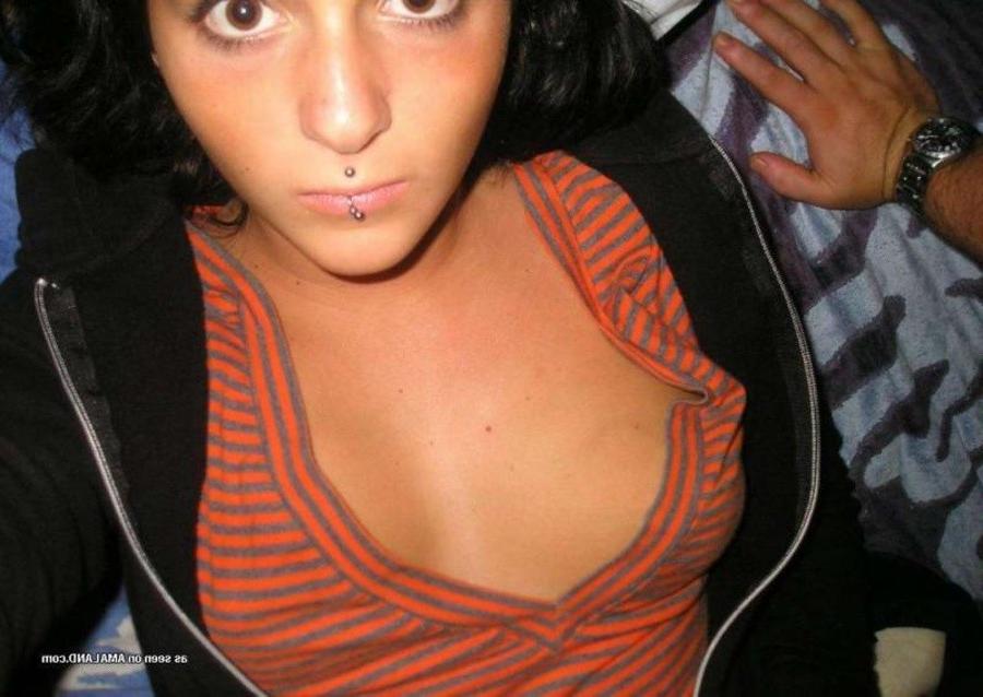 11P Sexy amateur babe with awesome tits spreading on cam
