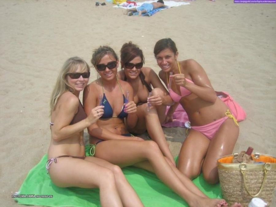 11P Pictures of sexy amateur girlfriends posing on cam