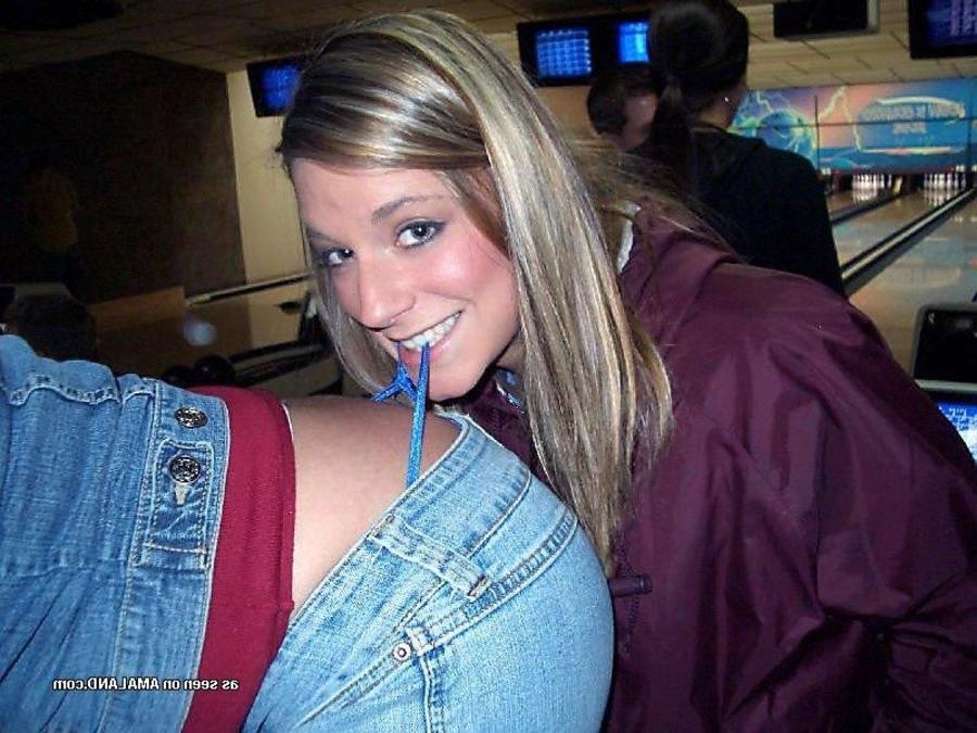 11P Pictures of sexy amateur girlfriends posing on cam