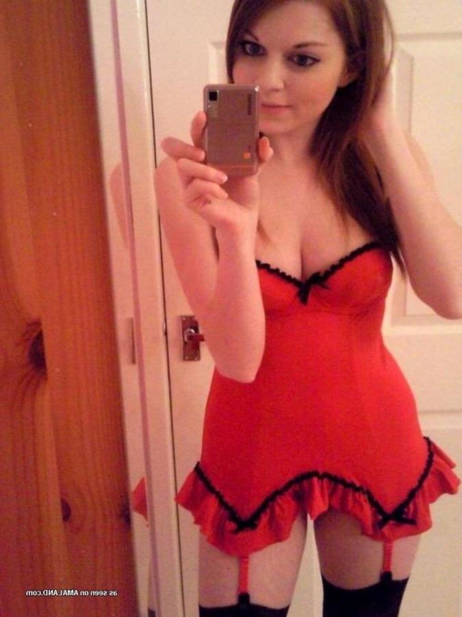 11P Sexy amateur babe stripping naked while selfshooting