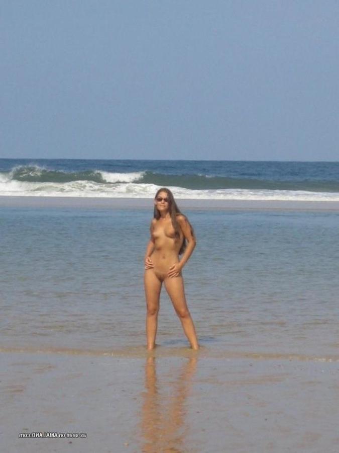 11P Compilation of a sexy kinky babe posing naked outdoors