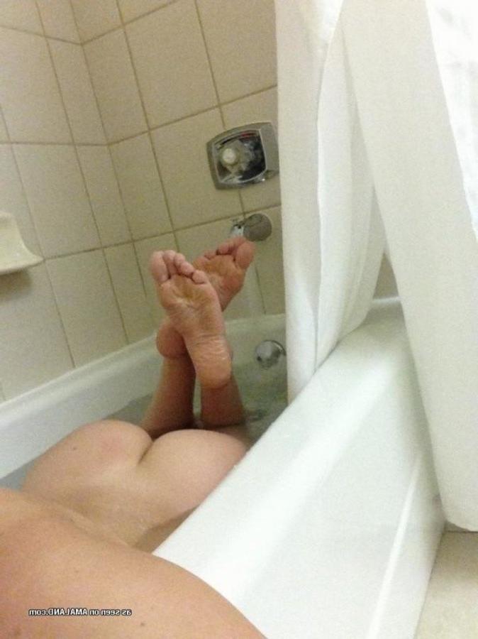 11P Blonde GF with great ass being a tease in sexy selfpics