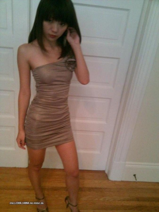 11P Hacked photos of a slutty chick in various sexy poses