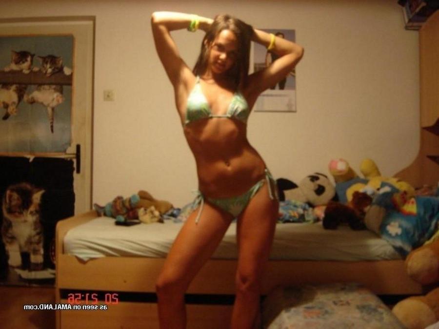 11P Compilation of sexy amateur chicks posing for the cam