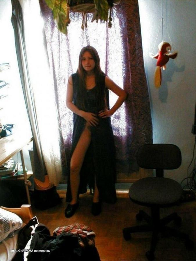 11P Compilation of a hot scene babe showing off her sexy body