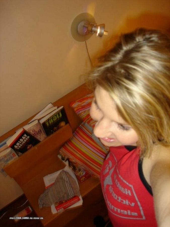 11P Collection of an amateur camwhoring babe pussy-playing