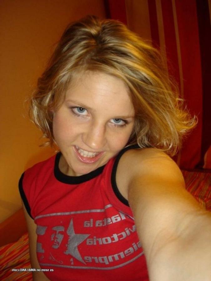 11P Collection of an amateur camwhoring babe pussy-playing