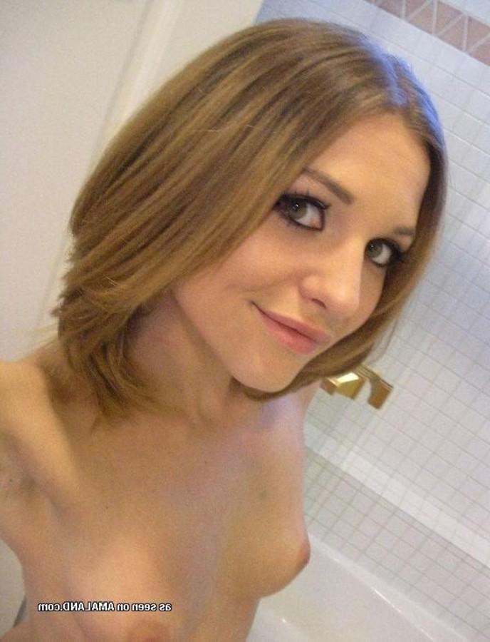 11P Blonde taking sexy self-shot pictures of her naked body