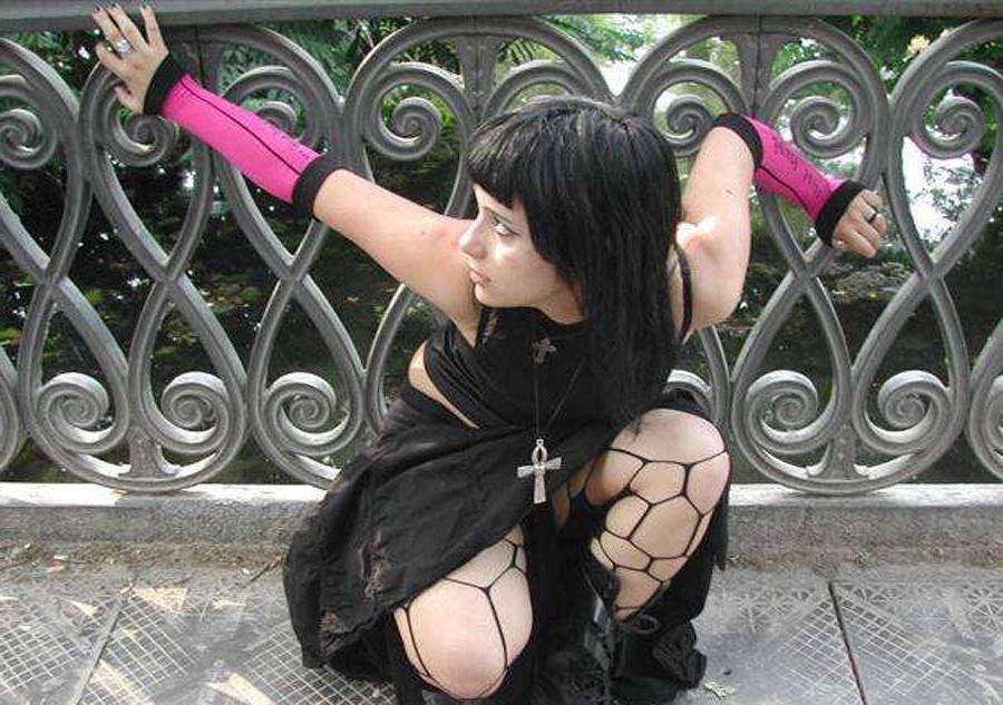 10P Picture compilation of scene chicks in pink and black