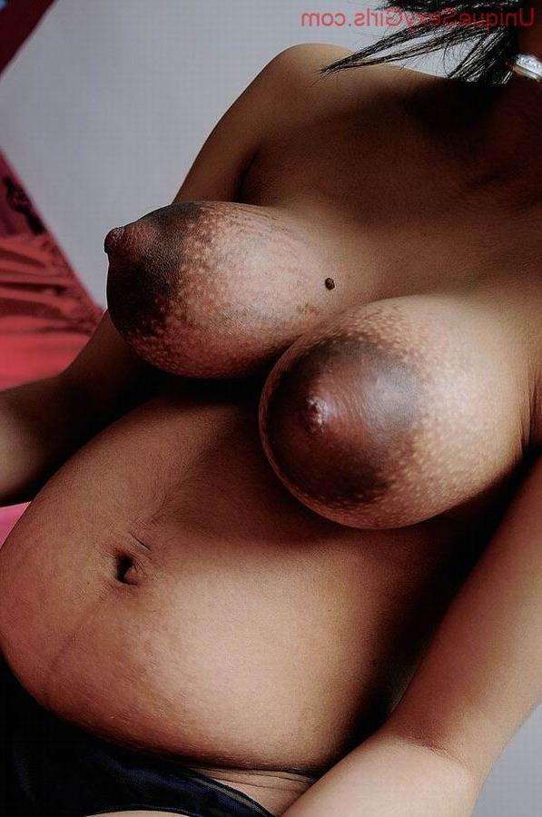 16P busty amateur preggo showing off