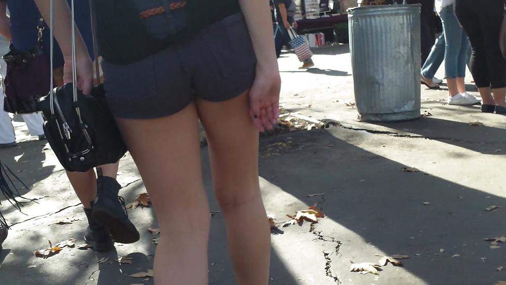 25P Sexy teen ass & butts in blue jean shorts 