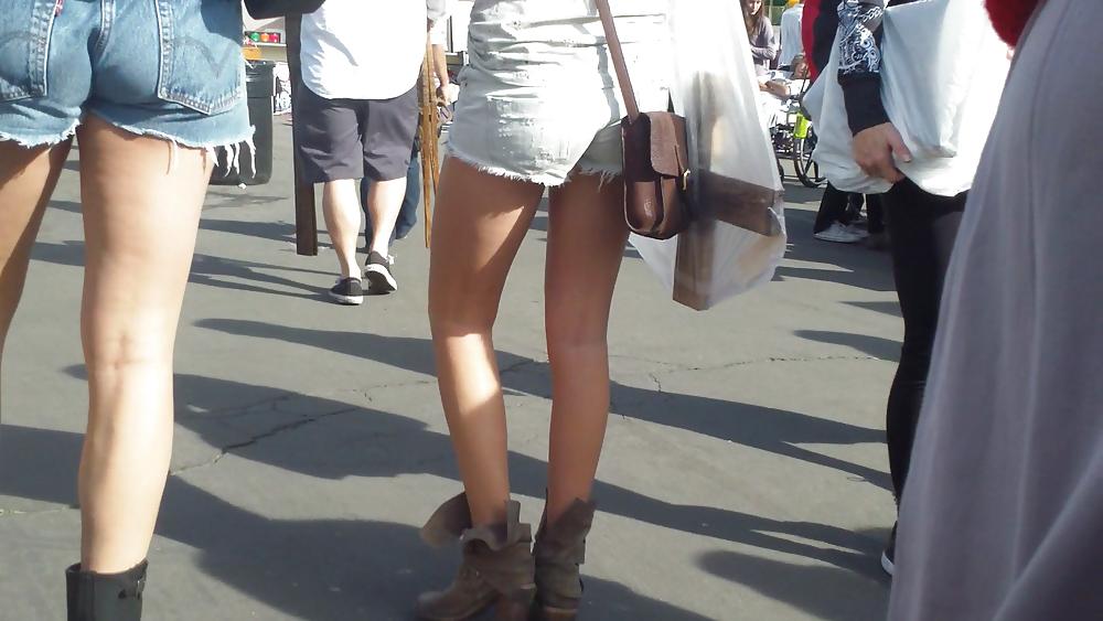 25P Sexy teen ass & butts in blue jean shorts 